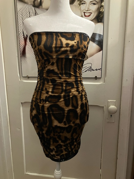 Sabora Dresses & Skirts - Sabora Strapless Leopard-Print Bodycon Dress in Brown and Black